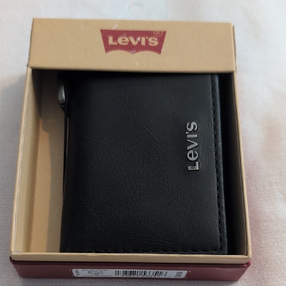 Levi's Black Wallet with Silver Logo - Picture 2 of 8
